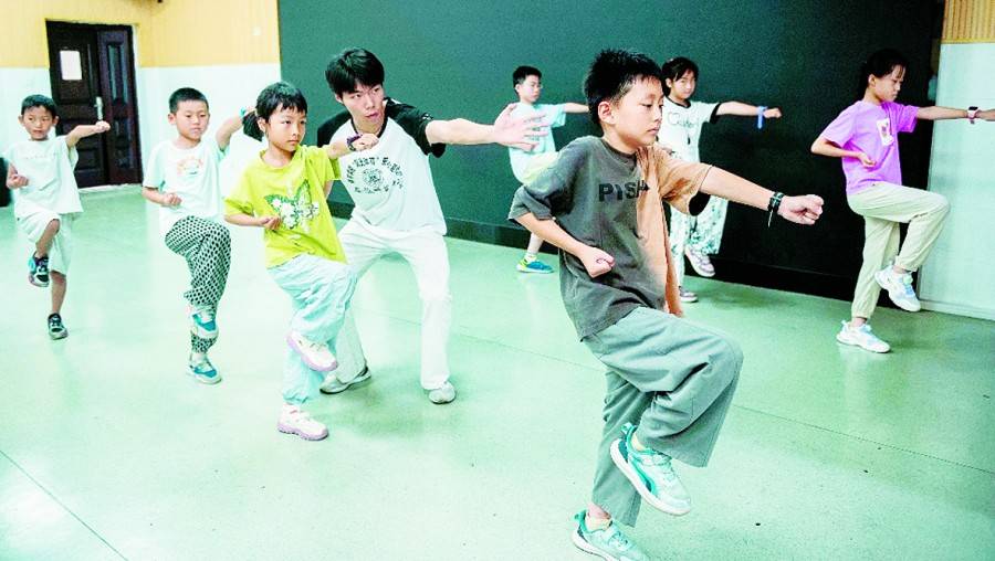 “阳光体育”爱心相伴